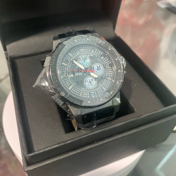 Saxon - Picture 3 of 3